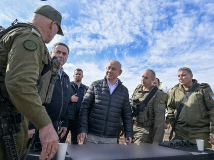 Netanyahu at the Syrian border (Koby Gideon / GPO)