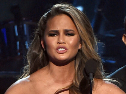 Chrissy Teigen Rages at Trump Admn. for Blasting Selena Gomez’s Deportation Meltdown