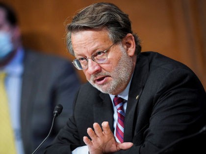 Oil - WASHINGTON, DC - JUNE 25: U.S. Senate Homeland Security Committee Ranking Member Gar