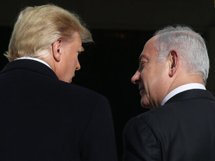 WASHINGTON, DC - JANUARY 27: U.S. President Donald Trump (L) welcomes Israeli Prime Minist