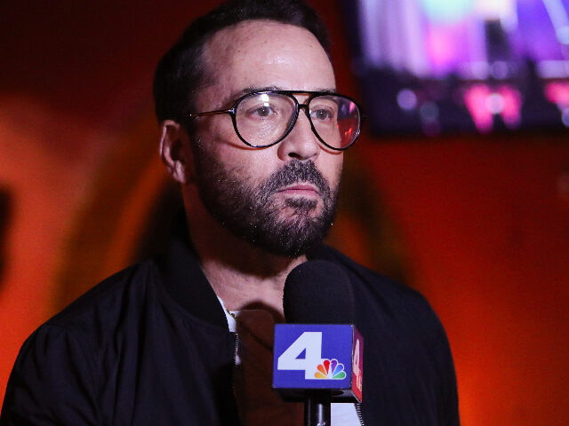 LOS ANGELES, CALIFORNIA - OCTOBER 05: Jeremy Piven attends "A Stand-Up Benefit For Ma