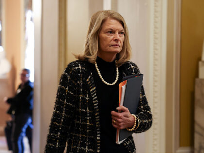 WASHINGTON, DC - JANUARY 22: U.S. Sen. Lisa Murkowski (R-AK) heads to the Senate Chamber t