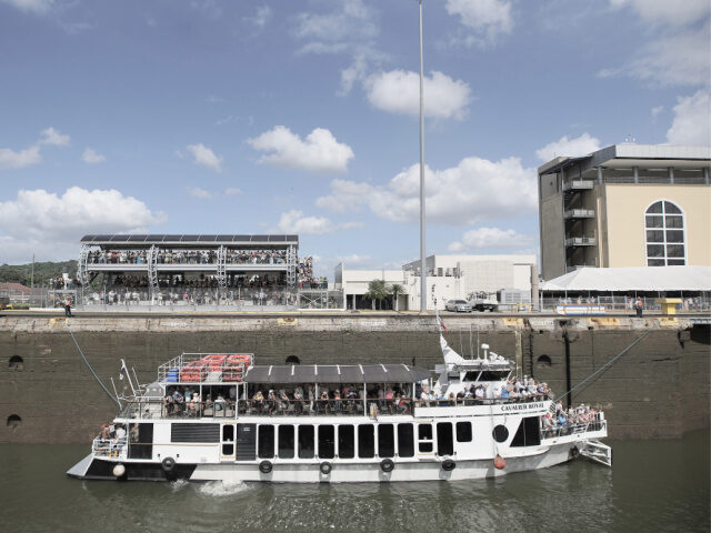 13 January 2025, Panama, Panama-Stadt: A small tourist ship waits to pass through the Mira